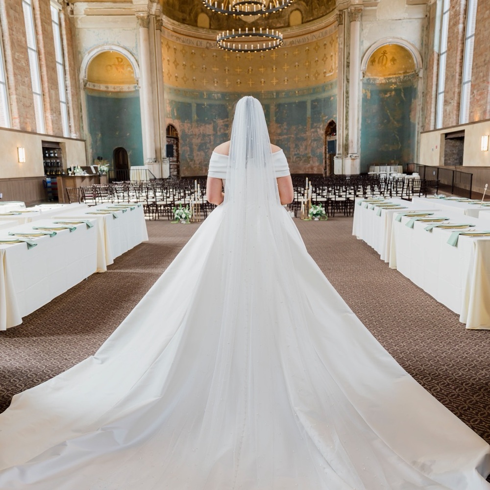 Wedding dress veil only. Worn once. Ivory. Cathedral 110. Essence AVL 0043. - Picture 2 of 3